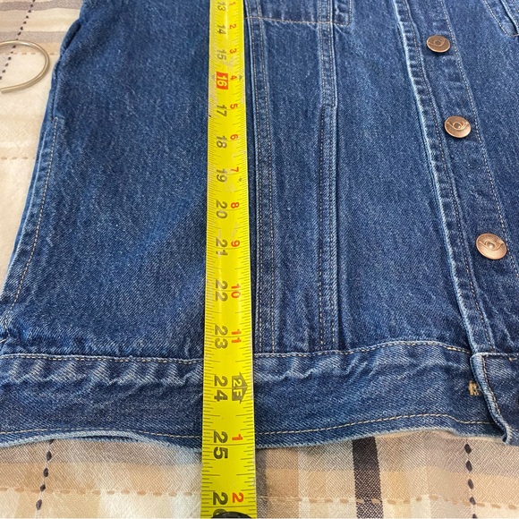 Willow Bend Jean Jacket Denim Jacket with Cabin Scene
Size Medium - Picture 10 of 11